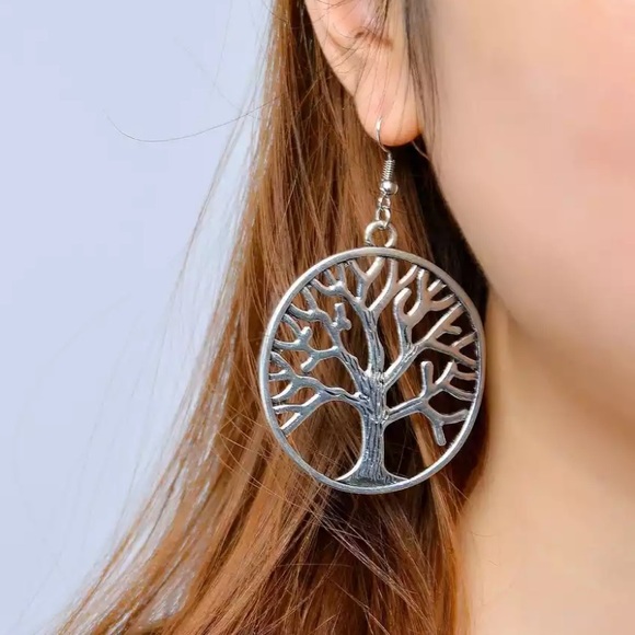 Jewelry - New Earrings Simple Temperament Hollow Love